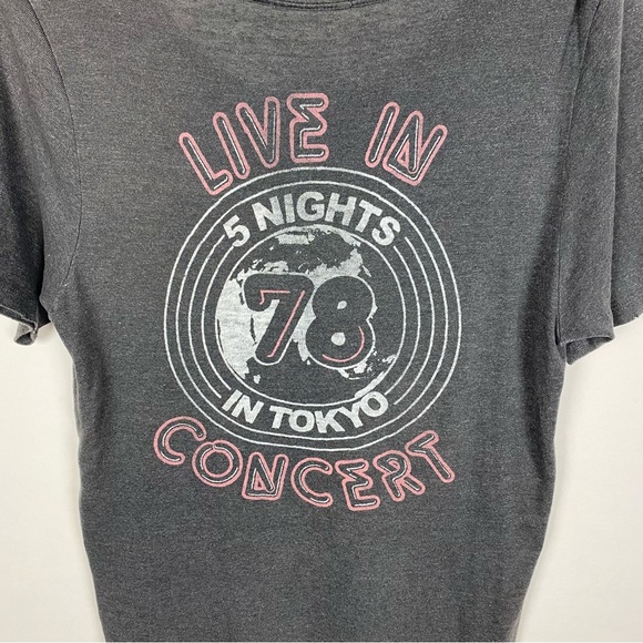 Junk Food Kiss Shirttail Band Tee Gray Size Medium - Picture 7 of 11